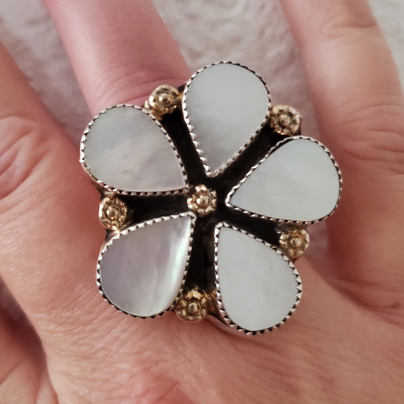 Mother of Pearl Sterling Ring - Picture 2 of 5